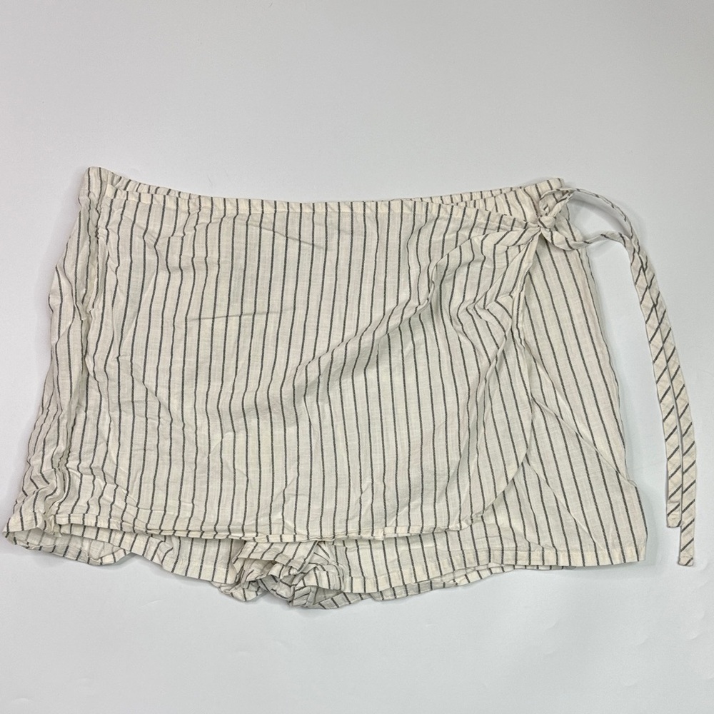 Torrid Beach Pinstriped Linen Side Tie Skort Size 2